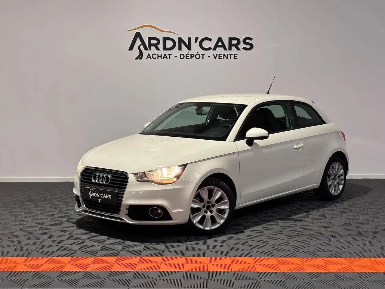Audi A1 1.6 TDI 105ch FAP Attraction — photo 1 of 12