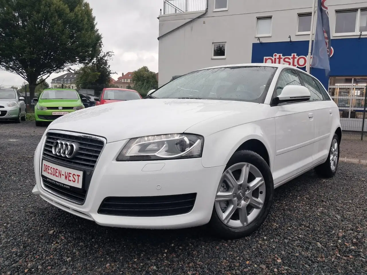 Audi A3 Sportback 1.4 TFSI Ambiente — photo 1 of 15