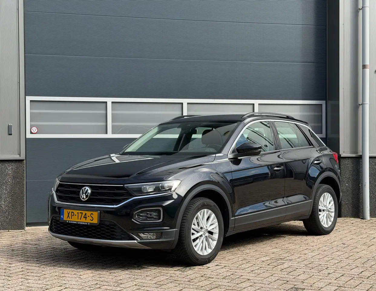 Volkswagen T-Roc 1.0 TSI Style bj.2018 Navi|Trekh|Pdc. — photo 1 of 20