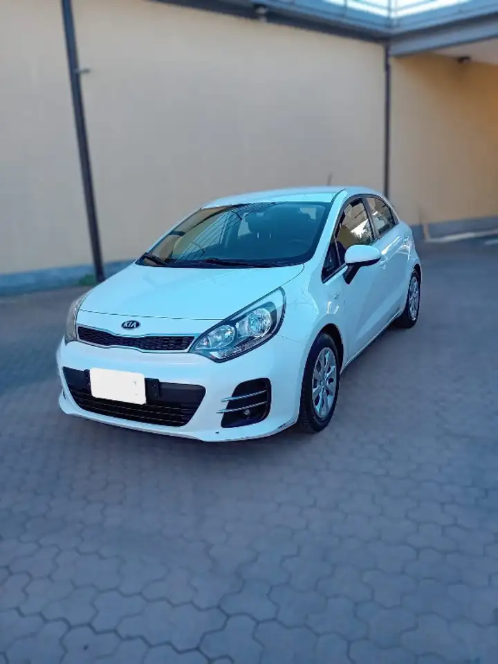 Kia Rio 1.2 — photo 1 of 11