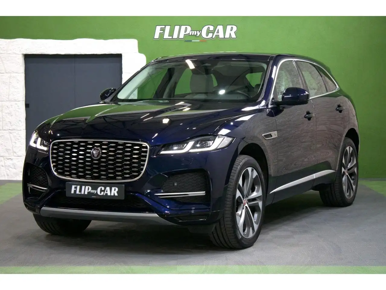 Jaguar F-Pace (2) 2.0 P400E PHEV AWD S BVA8 — photo 1 of 40