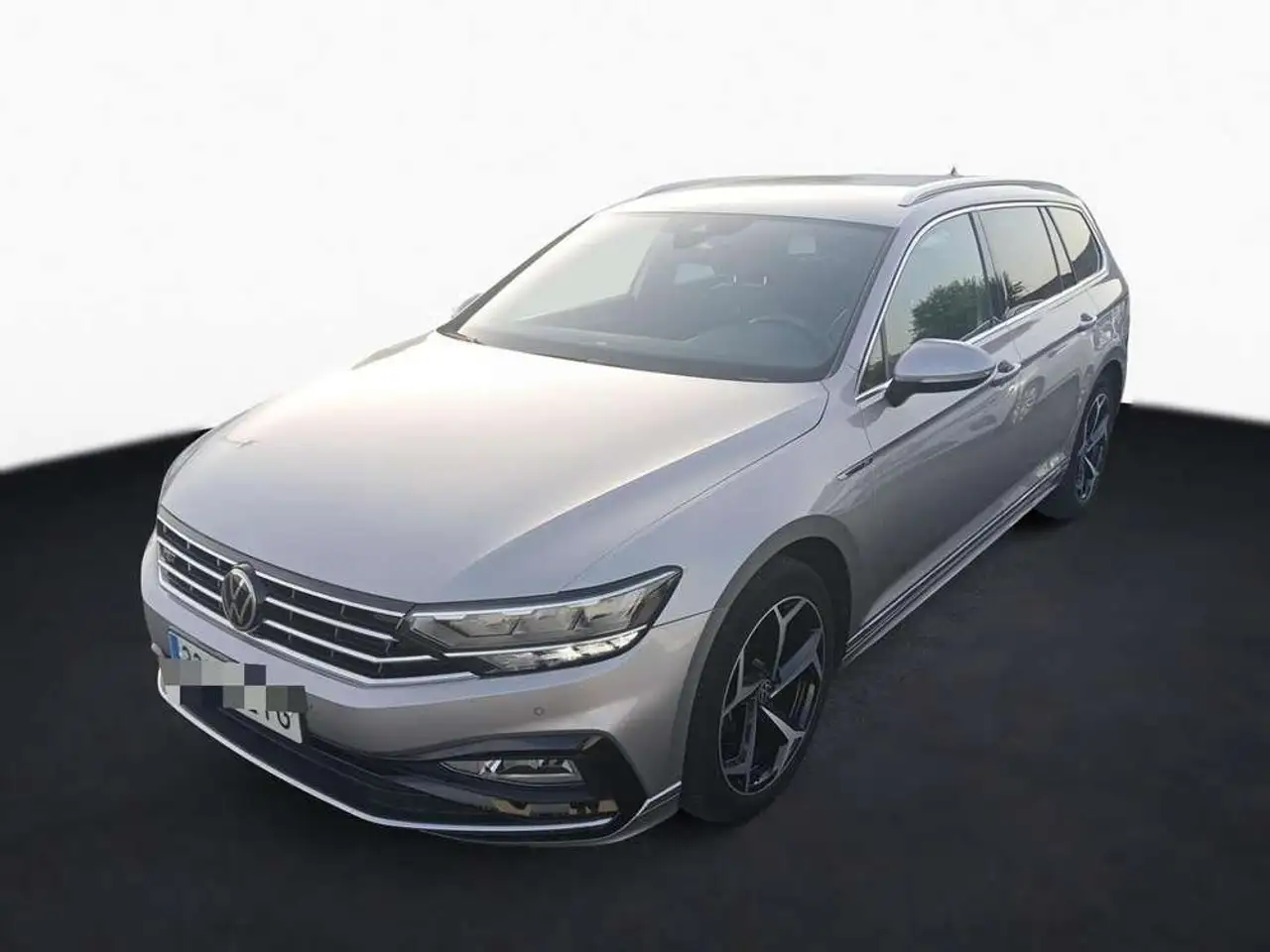 Volkswagen Passat Variant 2.0TDI EVO R-Line DGS7 110kW — photo 1 of 20