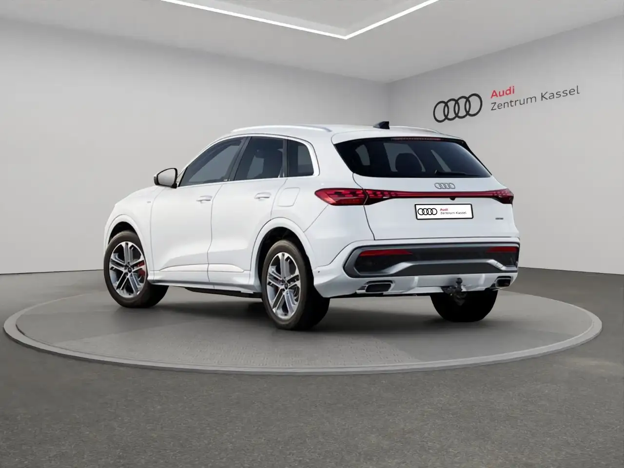 2026 Audi Q5 SUV e-hybrid quattro Matrix AHK 360° Kamera, photograph 4