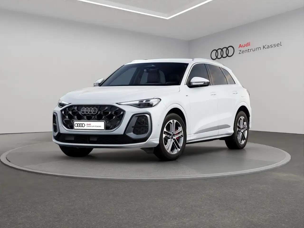 2026 Audi Q5 SUV e-hybrid quattro Matrix AHK 360° Kamera, photograph 2
