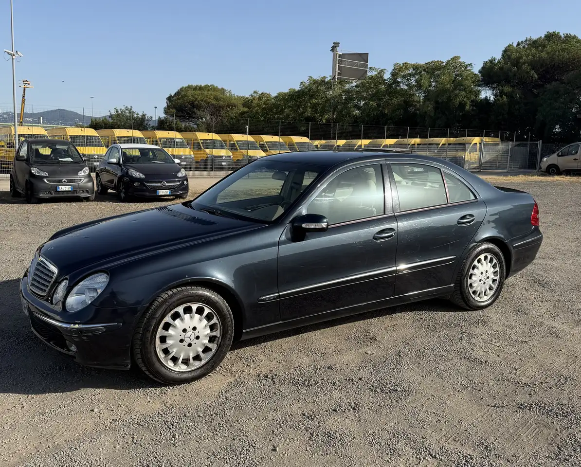 Mercedes-Benz E 270 td cdi Elegance — photo 1 of 14