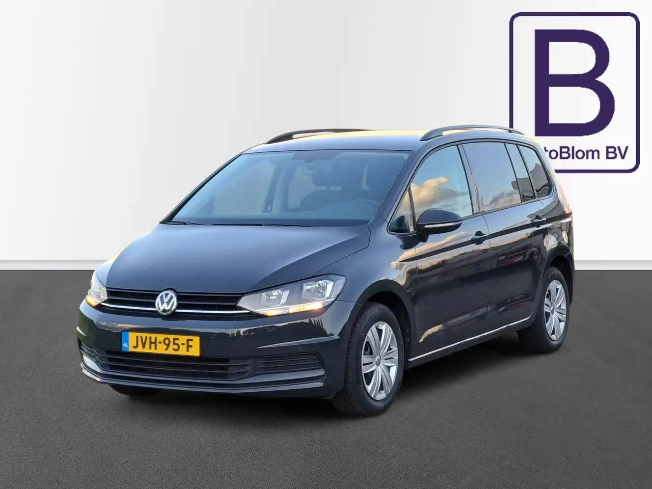 Volkswagen Touran TSI Comfortline 7-Pers. /Clima/Navi/Carplay/Cruise — photo 1 of 37