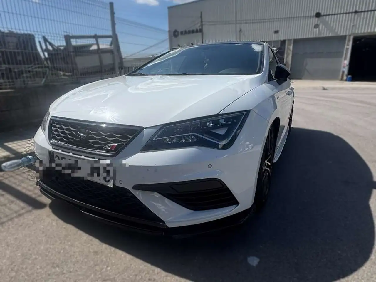 SEAT Leon ST 2.0 TSI S&S Cupra DSG 300 — photo 1 of 12