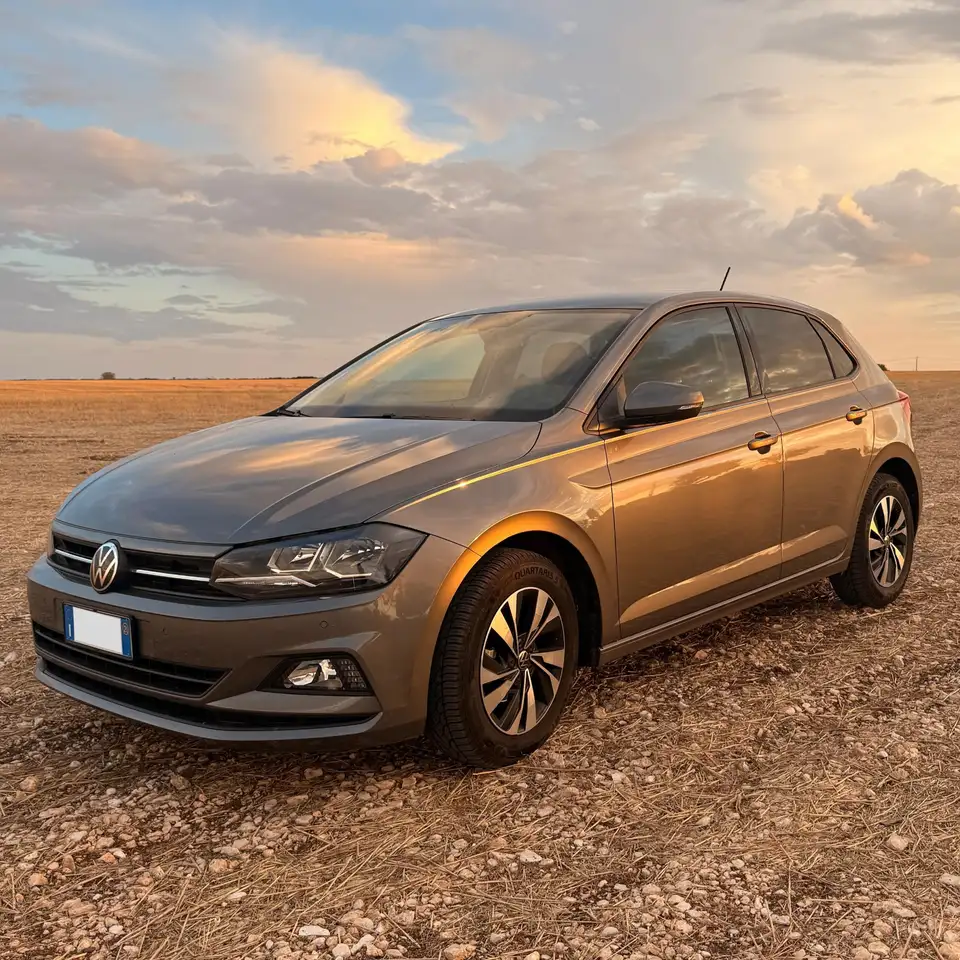 Volkswagen Polo 5p 1.0 tgi Trendline 90cv — photo 1 of 11