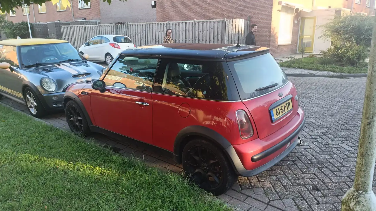 MINI Cooper 1.6 — photo 1 of 4