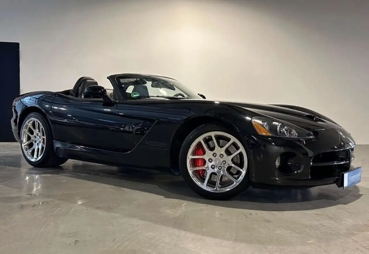 Dodge Viper SRT-10 — photo 1 of 21