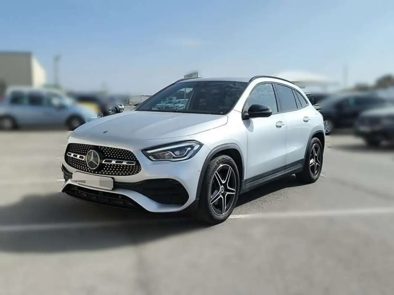 Mercedes-Benz GLA 200 d - — photo 1 of 24