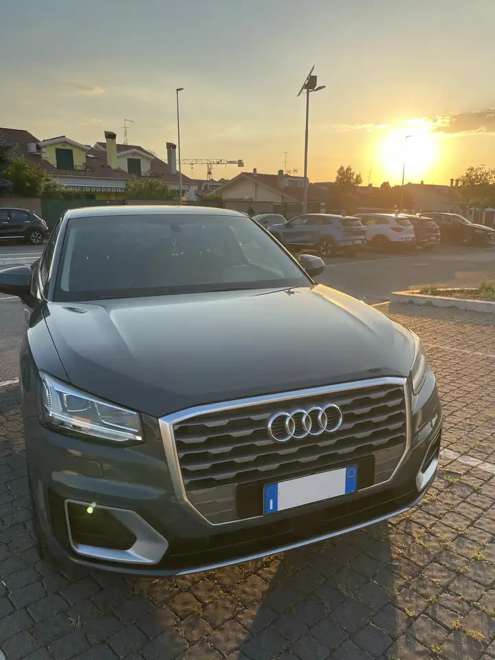 Audi Q2 Q2 1.4 tfsi Business s-tronic — photo 1 of 8
