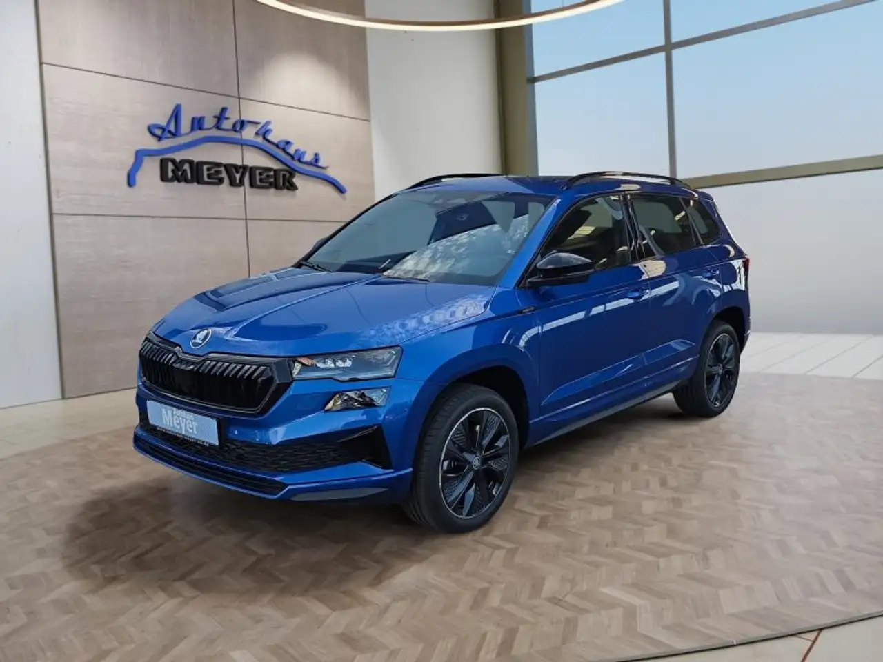 Skoda Karoq Sportline 1,5TSI DSG aAHK/ACC/Matrix/Navi/Kessy — photo 1 of 40