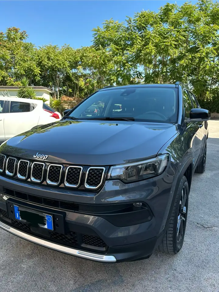 Jeep Compass 1.3 turbo t4 phev First Edition Urban 4xe at6 — photo 1 of 8