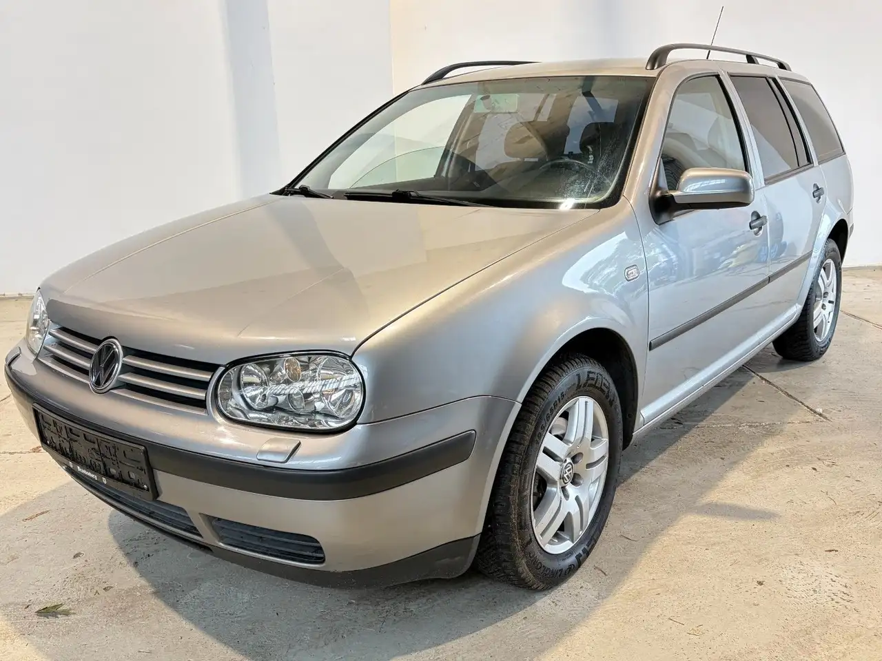 Volkswagen Golf 1.6 Variant *Automatik* — photo 1 of 16