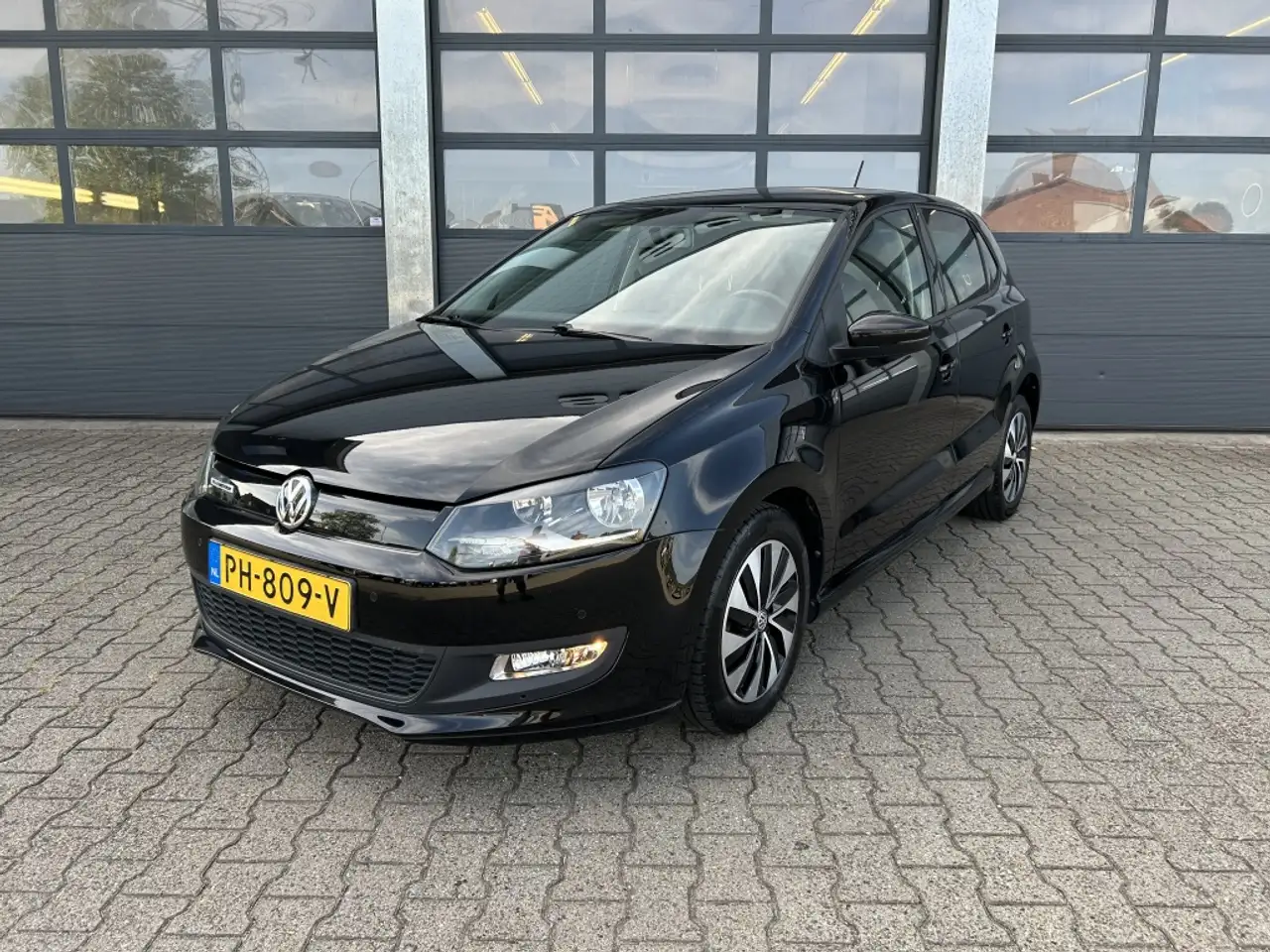 Volkswagen Polo 1.0 TSI 95pk Bluemotion Edition — photo 1 of 28