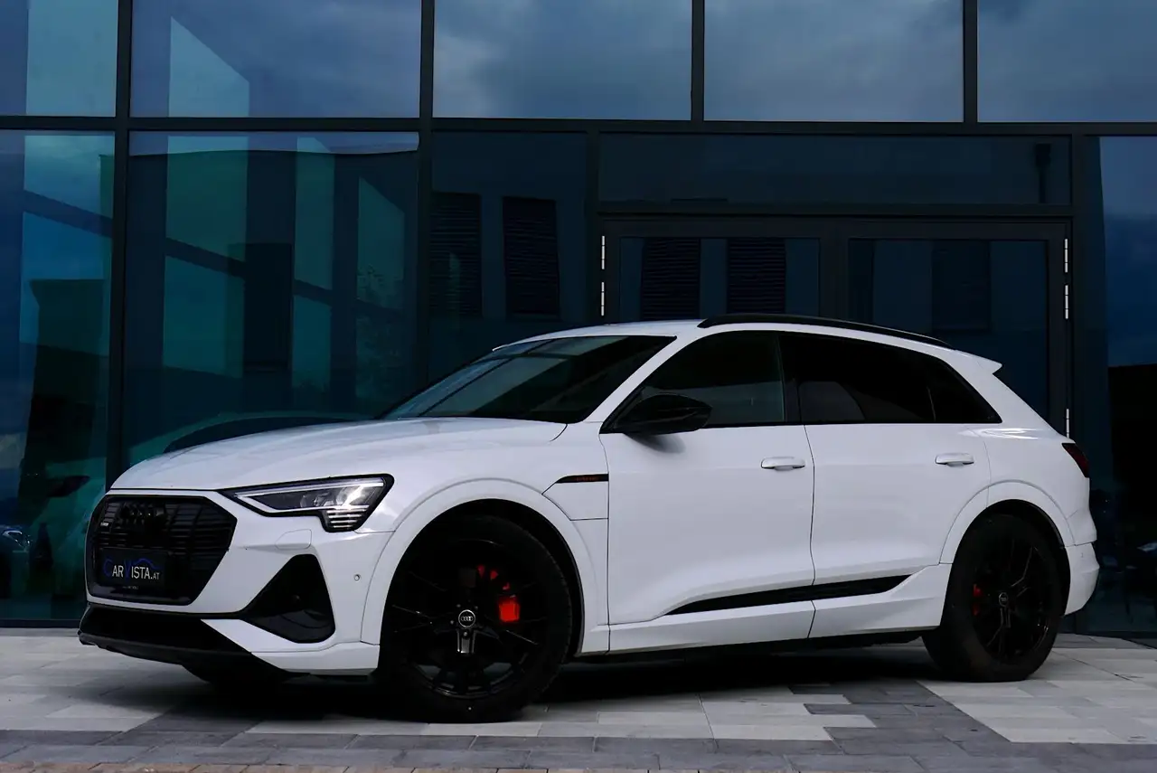 Audi e-tron 55 quattro 95kWh S-line *Bang Olufsen/Head Up/21* — photo 1 of 23