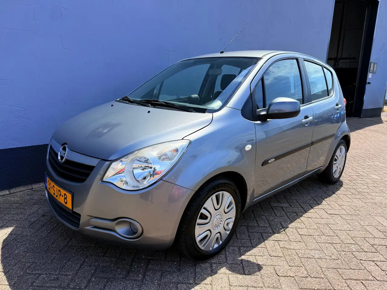Opel Agila 1.0 Edition — photo 1 of 10