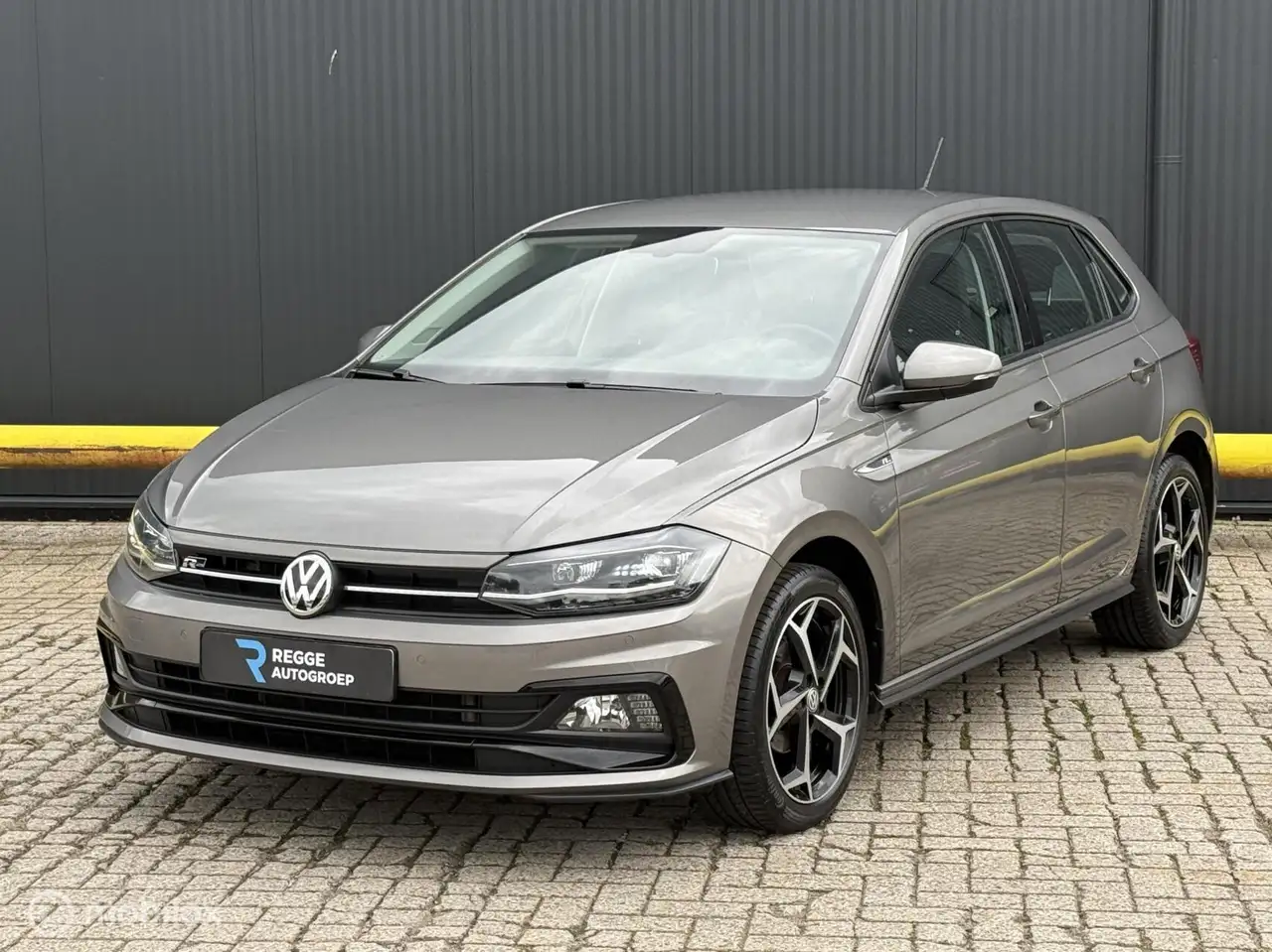 Volkswagen Polo 1.0 TSI R-Line LED | NAVI | CARPLAY — photo 1 of 23