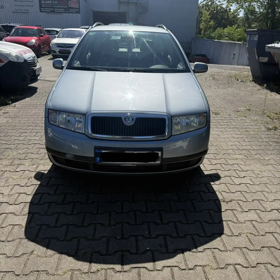 Skoda Fabia 2.0 Combi Extra — photo 1 of 11