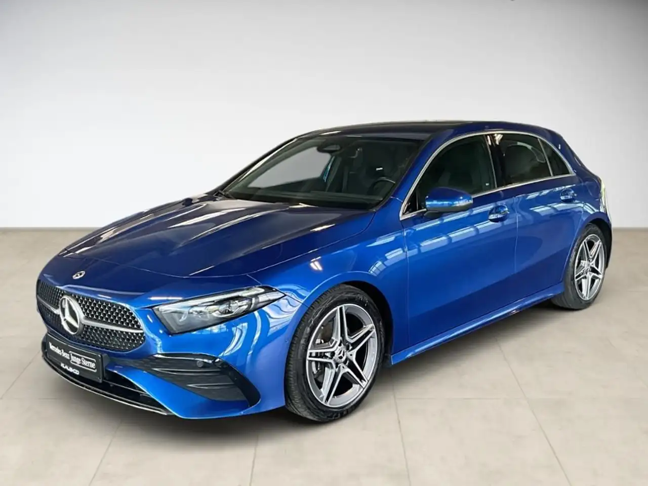 Mercedes-Benz A 200 AMG Line Advanced Plus AHK AUT DynLicht LM — photo 1 of 18