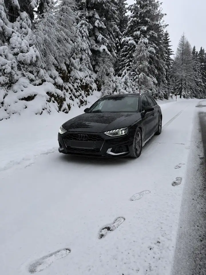 Audi A4 Avant 30 TDI advanced S-tronic — photo 1 of 5