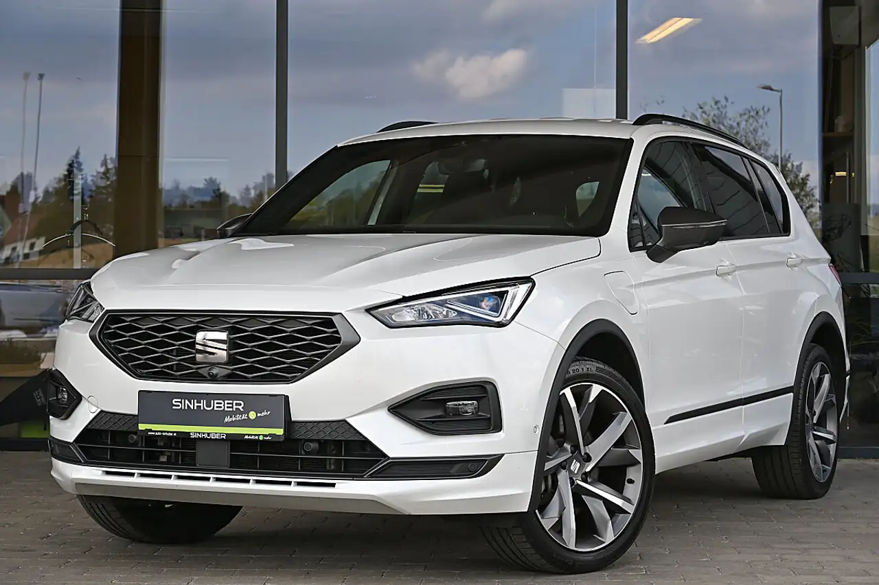 SEAT Tarraco eHybrid PHEV 245 FR DSG 20" ACC, AHK, 360 CAM, ... — photo 1 of 33