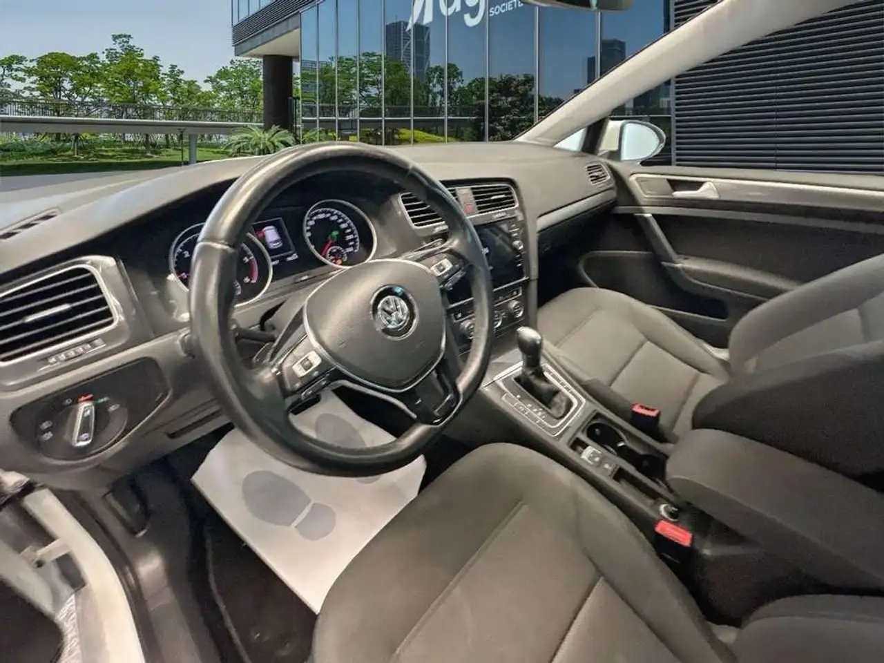 Volkswagen Golf 2.0TDI Advance DSG7 110kW — photo 1 of 1