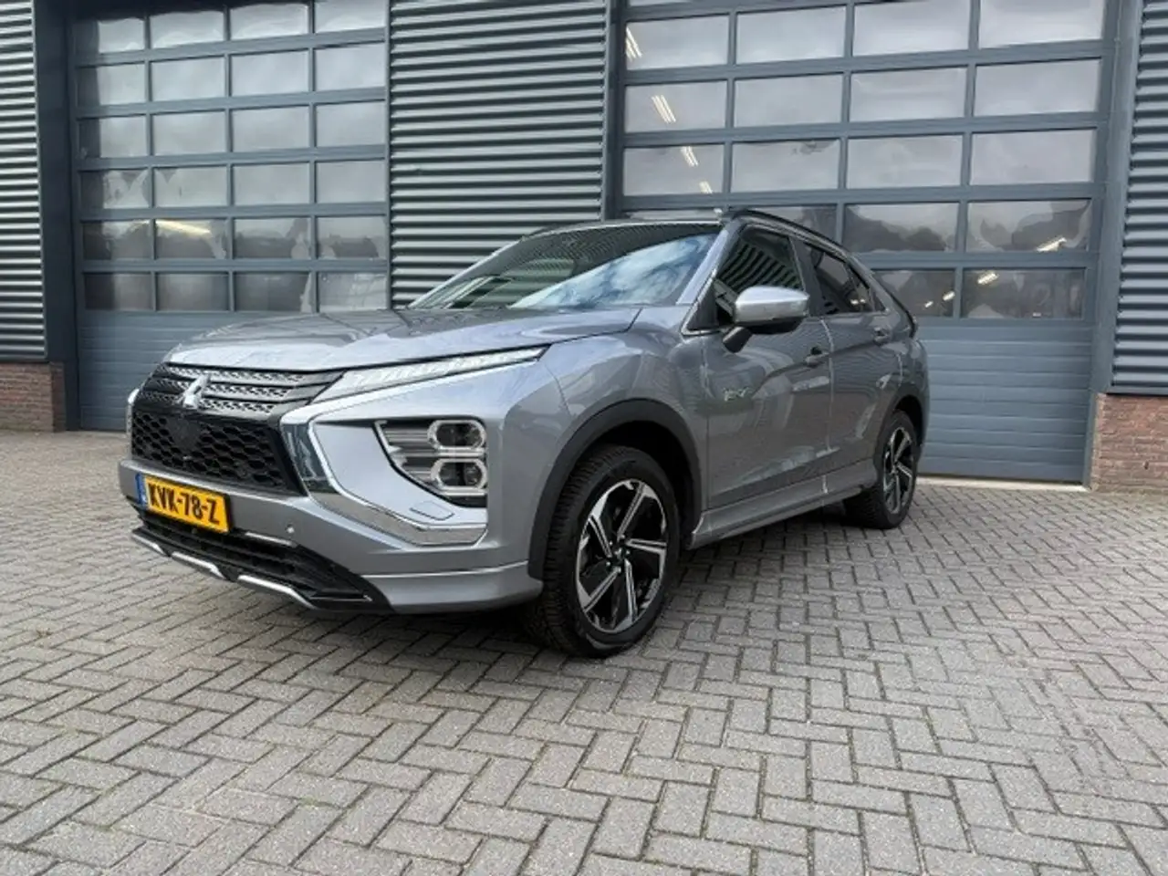 Mitsubishi Eclipse Cross 2.4 PHEV Executive Carplay Stoelverwarming 360gr.C — photo 1 of 26