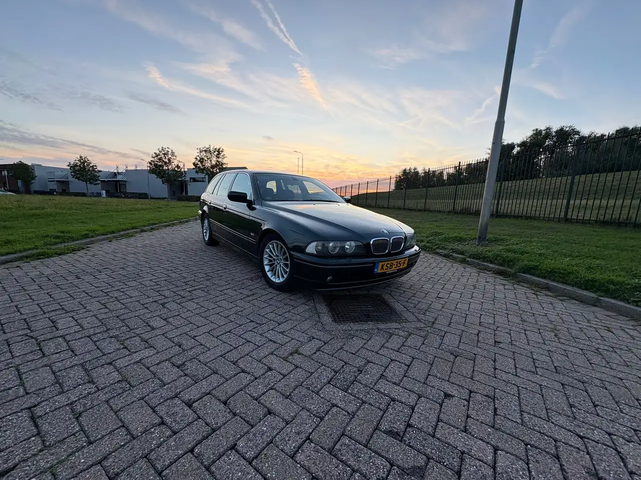 BMW 540 540i — photo 1 of 8