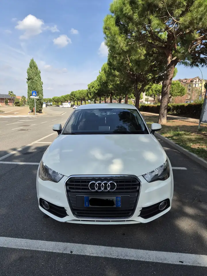 Audi A1 Sportback 1.2 tfsi Attraction — photo 1 of 6