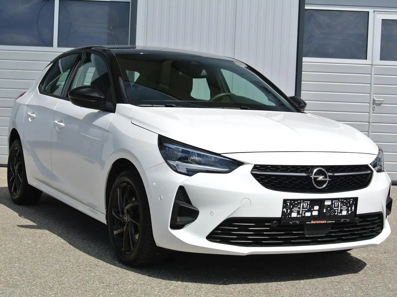 Opel Corsa 1.2 Aut. **GS-Line** NAVI * KAMERA * PDC * Keyless — photo 1 of 10