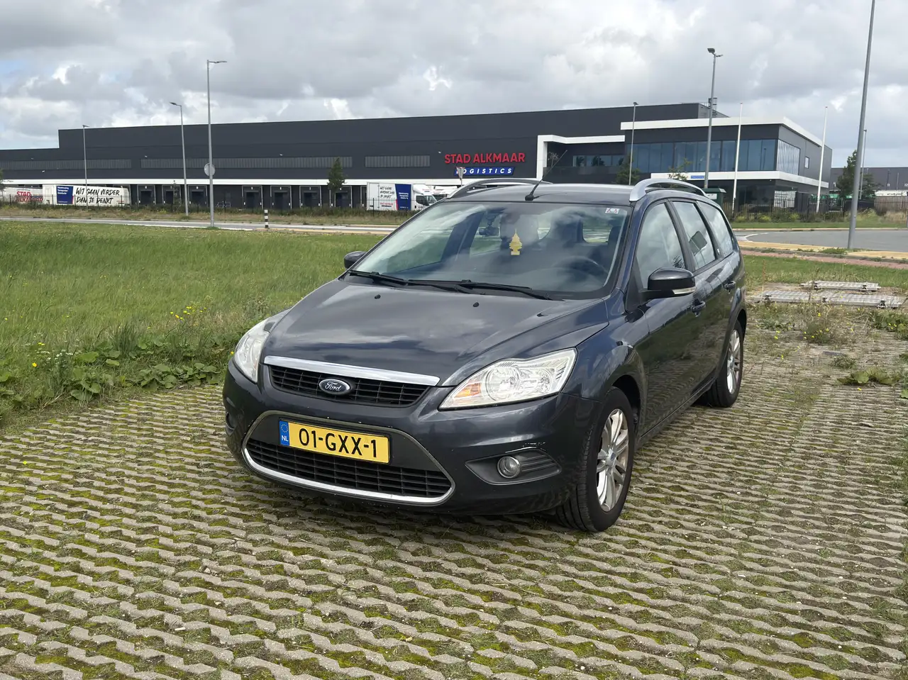 Ford Focus Turnier 1.6 16V Ghia — photo 1 of 9