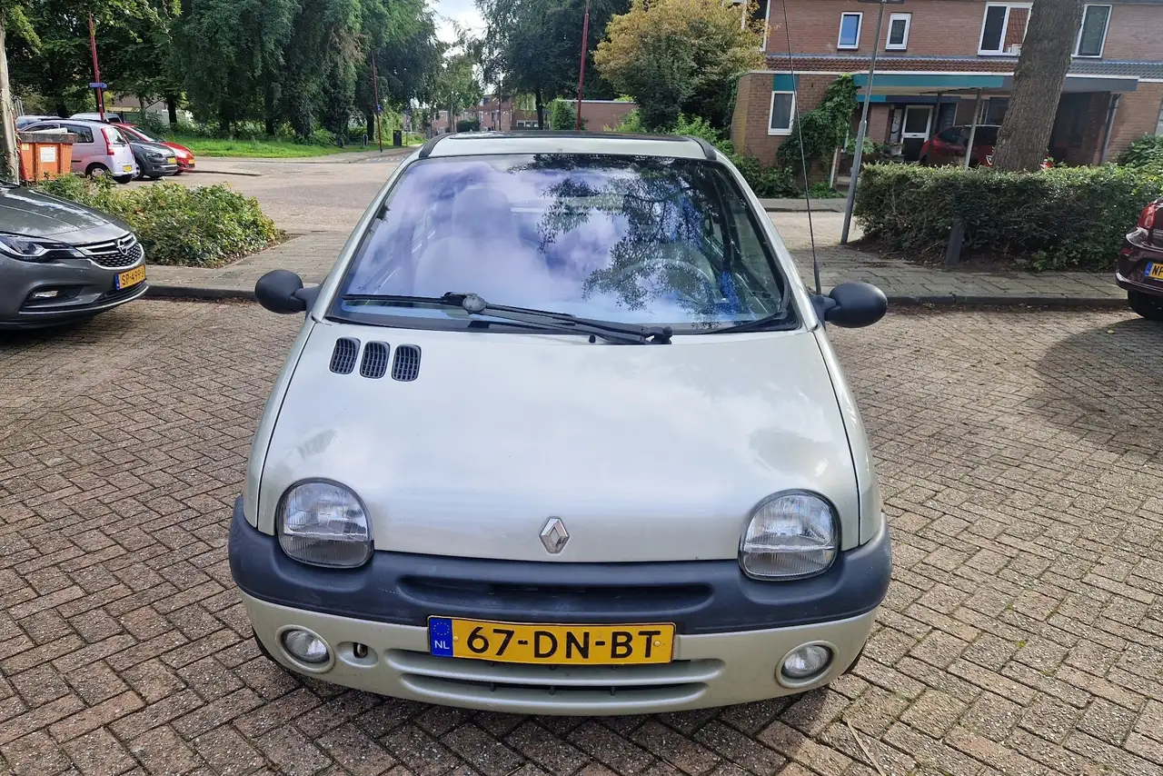 Renault Twingo 1.2 Initiale Matic — photo 1 of 13