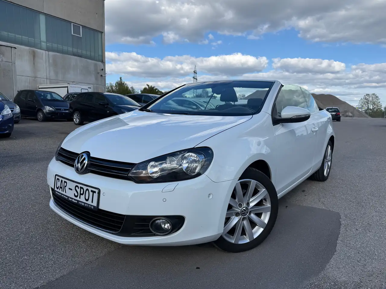 Volkswagen Golf Cabriolet Life*TÜV & SERVICE NEU* ERSTE HAND*Parkpilot*NAVI*Tempomat*8-Fach Bereifung* — photo 1 of 17