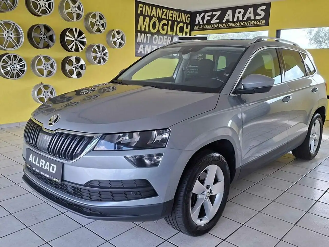 Skoda Karoq Limited 4x4 DSG 1.BES. PANOR. AHK, PDC, RFK — photo 1 of 28