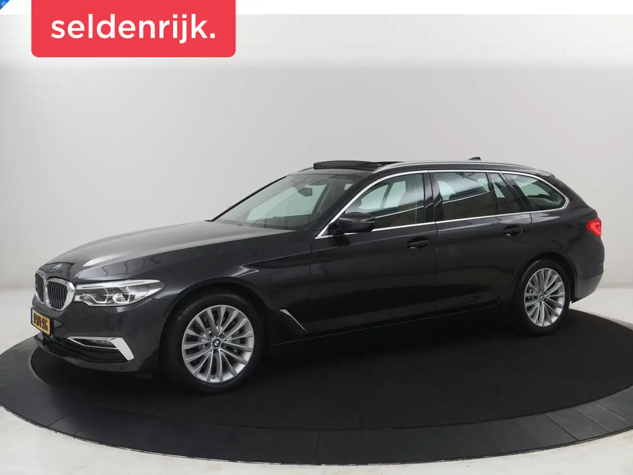 BMW 530 5-serie Touring 530i xDrive High Executive | Pano. — photo 1 of 40