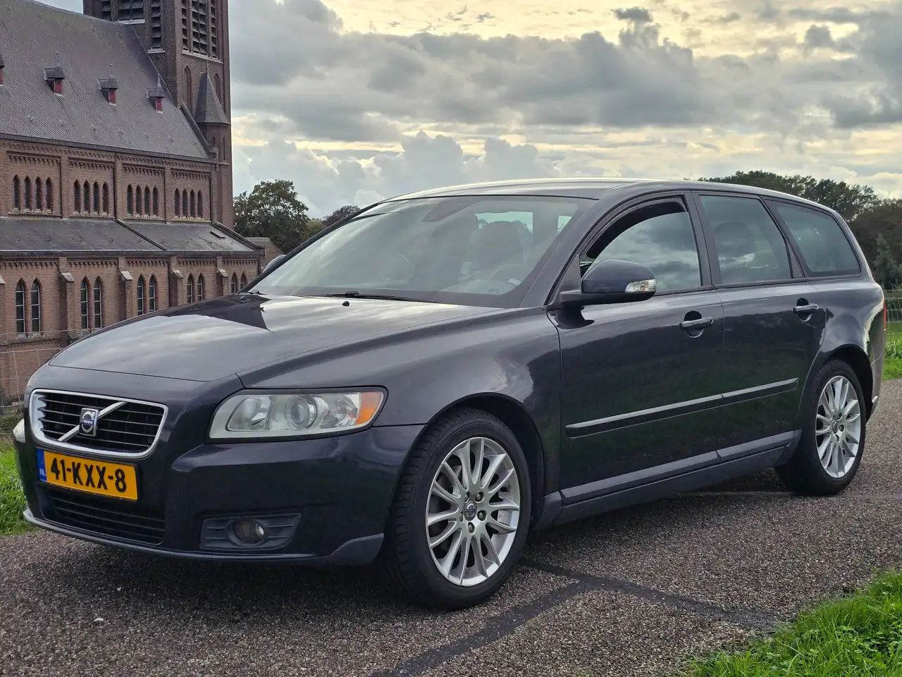 Volvo V50 V50 2.0 Sport PERFECT ONDERHOUDEN NIEUWE APK — photo 1 of 25