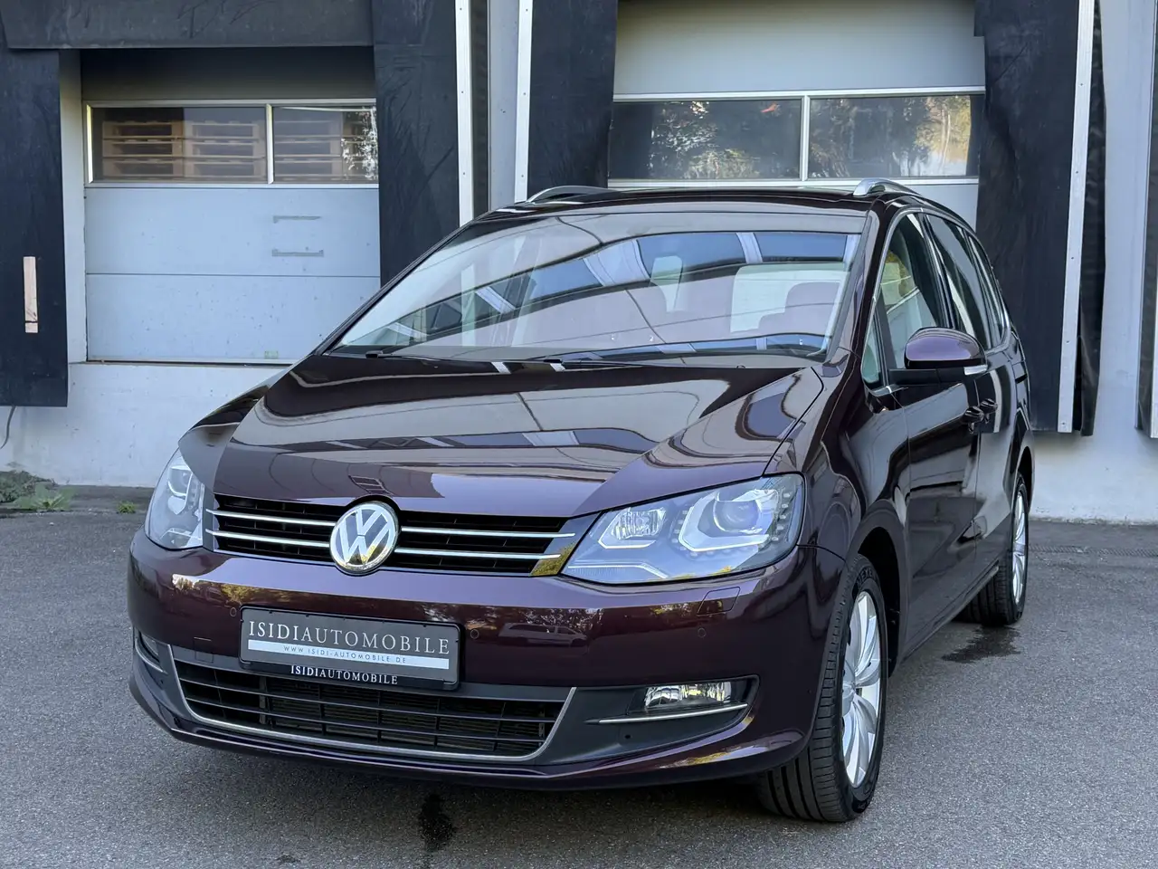 Volkswagen Sharan Highline 4Motion Bi-Xenon ACC Sitzheizung — photo 1 of 35