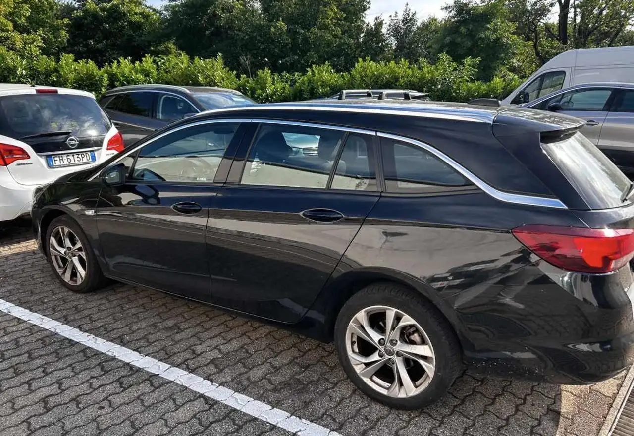 Opel Astra 1.6 CDTi 110CV Start&Stop Sports Tourer Innovation — photo 1 of 3