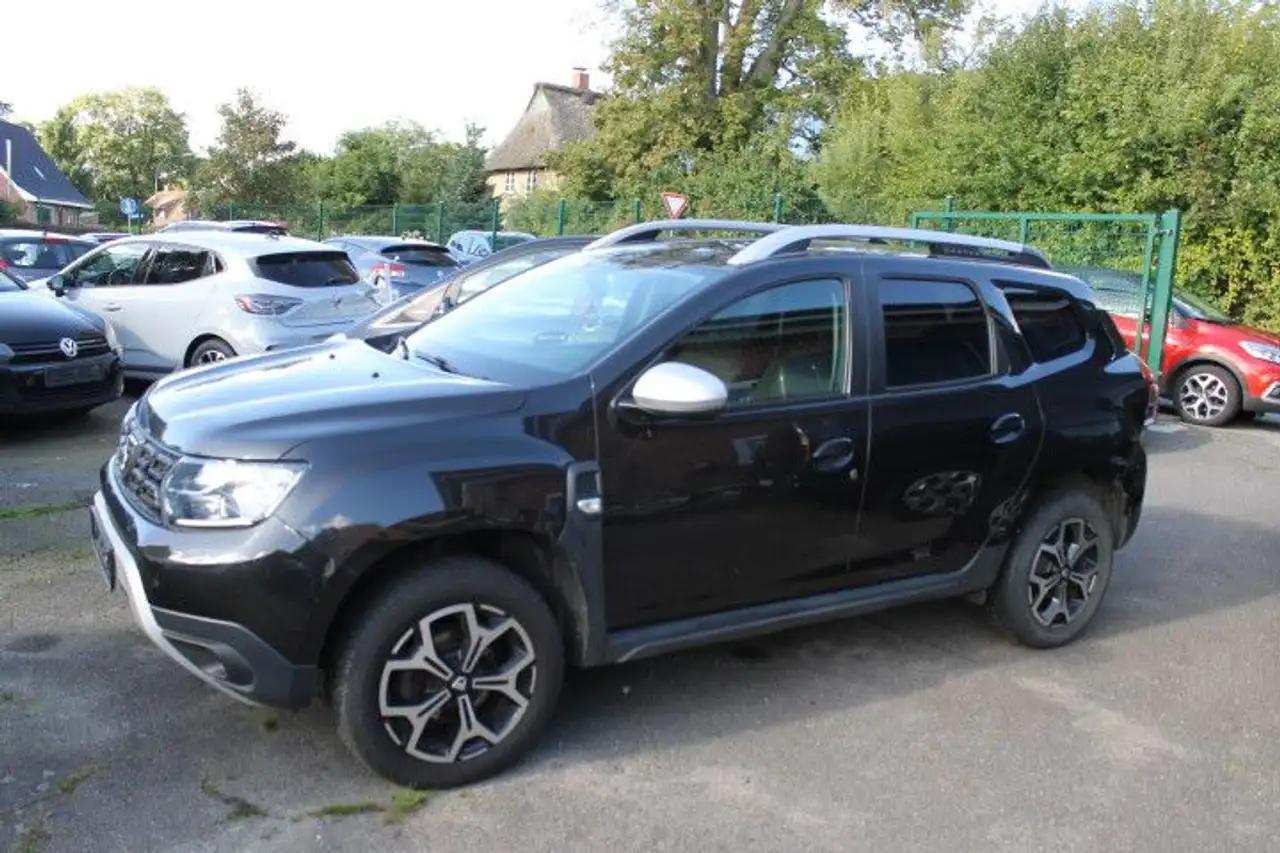 Dacia Duster II Prestige — photo 1 of 12
