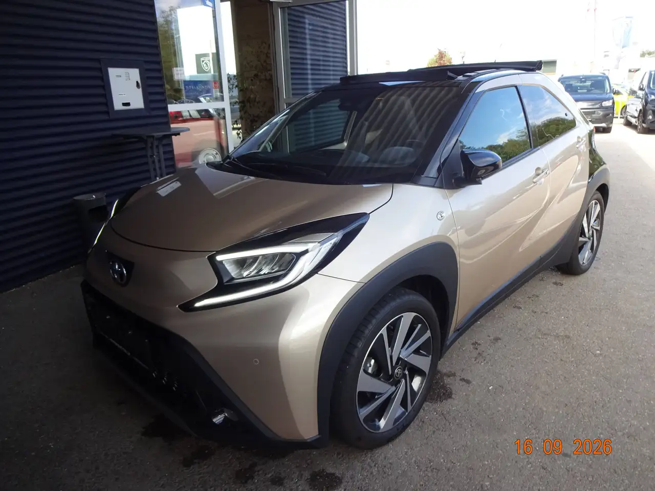 Toyota Aygo X X Air 1,0VVT-i Explore CVT — photo 1 of 12