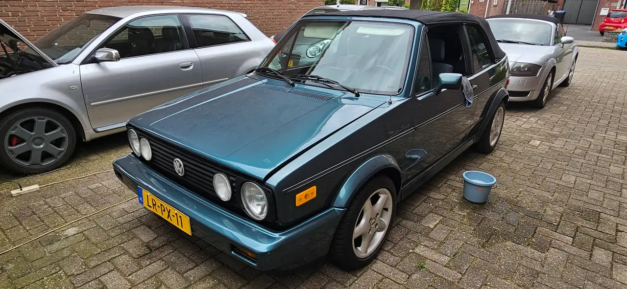 Volkswagen Golf Cabriolet Golf Cabriolet 1.8 Etienne Aigner USA — photo 1 of 9