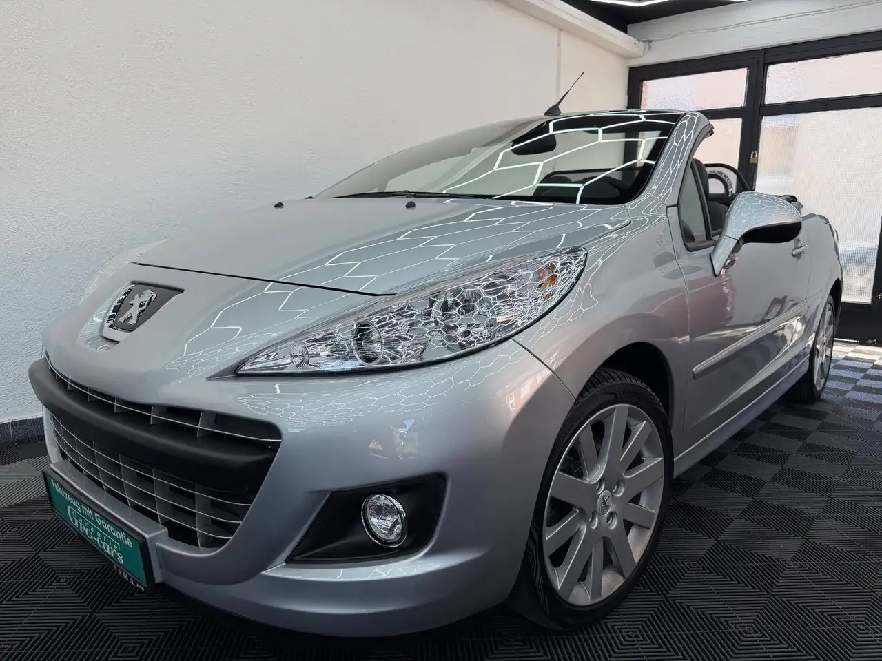 Peugeot 207 Allure*MFL*ALU*Leder*Tempomat*Sitzheizung*Windschott*wenig Km*PDC* — photo 1 of 15