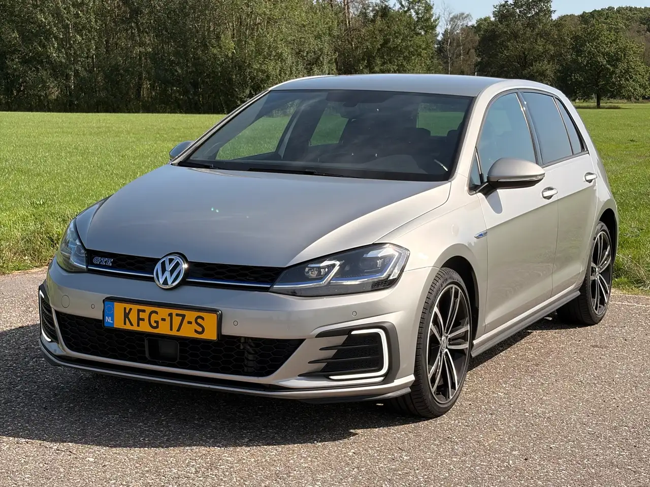 Volkswagen Golf 7.5 GTE, Digital Dash, Adapt.cr. — photo 1 of 40