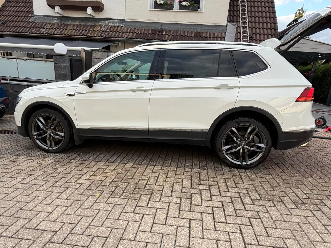 Volkswagen Tiguan Allspace Tiguan Allspace 2.0 TDI SCR 4Motion DSGHighline — photo 1 of 5