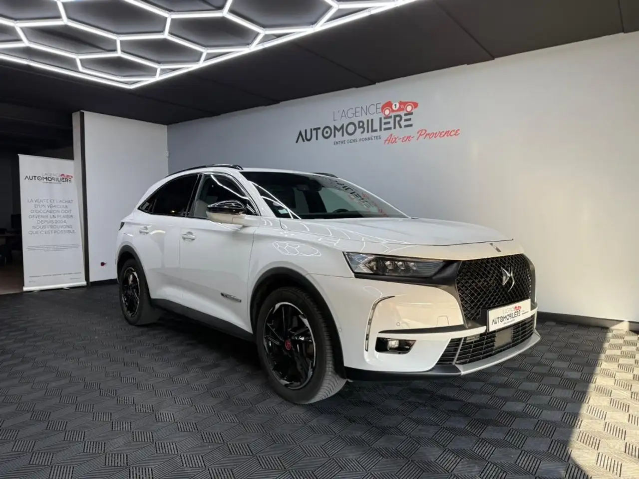 DS Automobiles DS 7 Crossback DS7 1.6i Hybrid E-Tense 4X4 300 Ch - SUIVI COMPLET - GARANTIE 6 MOIS — photo 1 of 33