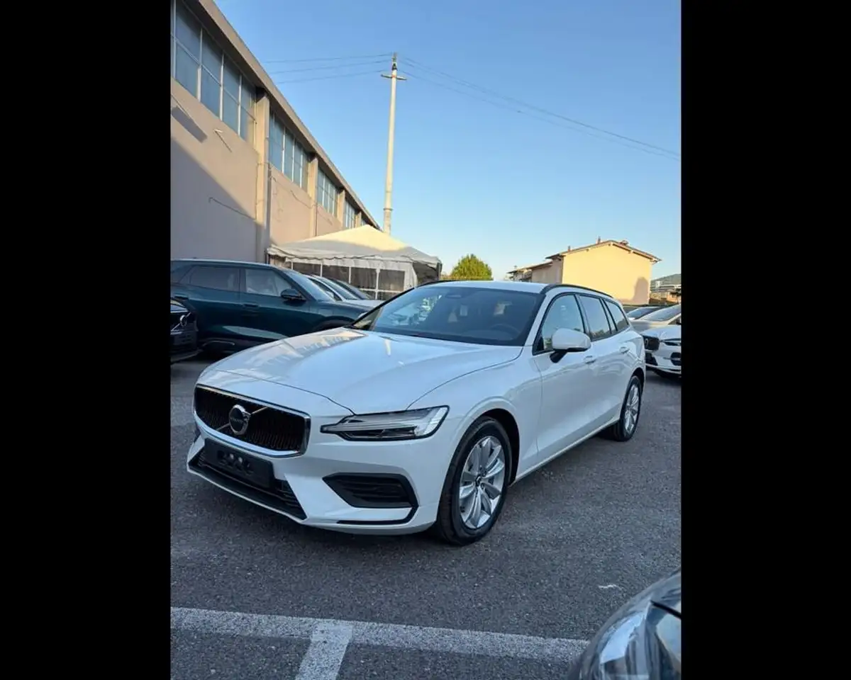 Volvo V60 2.0 b4 Core auto — photo 1 of 15