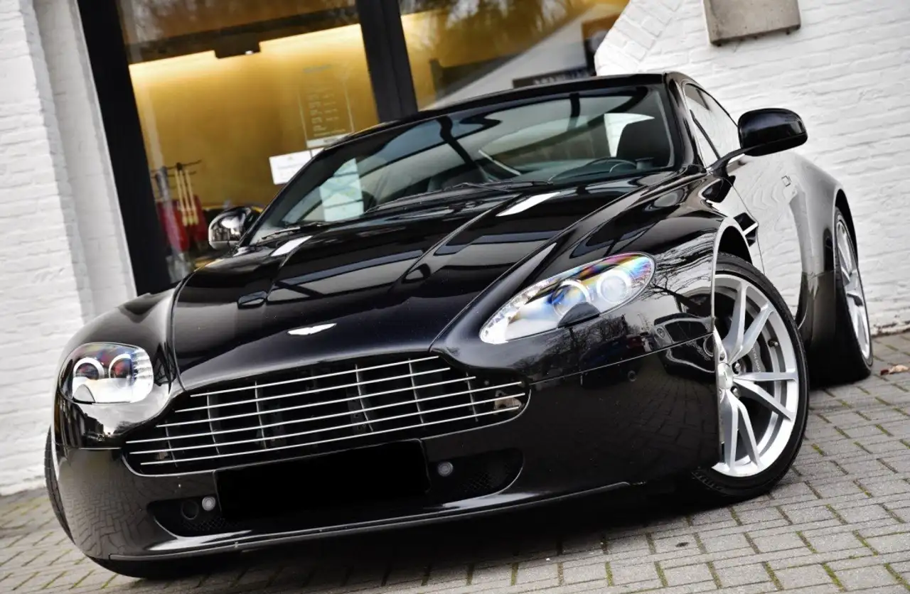 Aston Martin Vantage Coupé V8 — photo 1 of 10