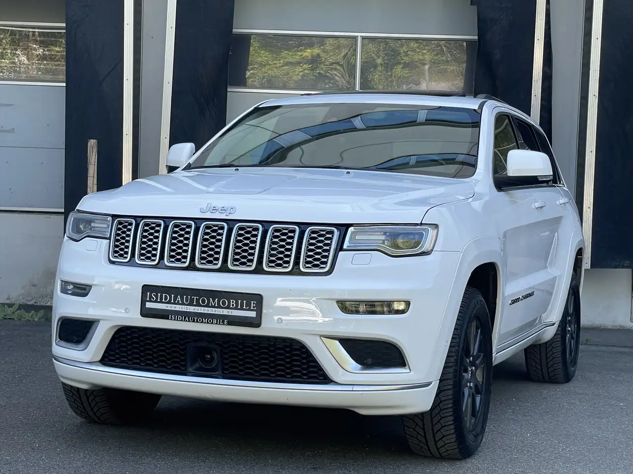 Jeep Grand Cherokee 3.0 CRD Summit Bi-Xenon ACC Pano — photo 1 of 40